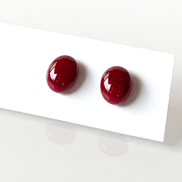 Unicolour | Cherry red - Stud earrings