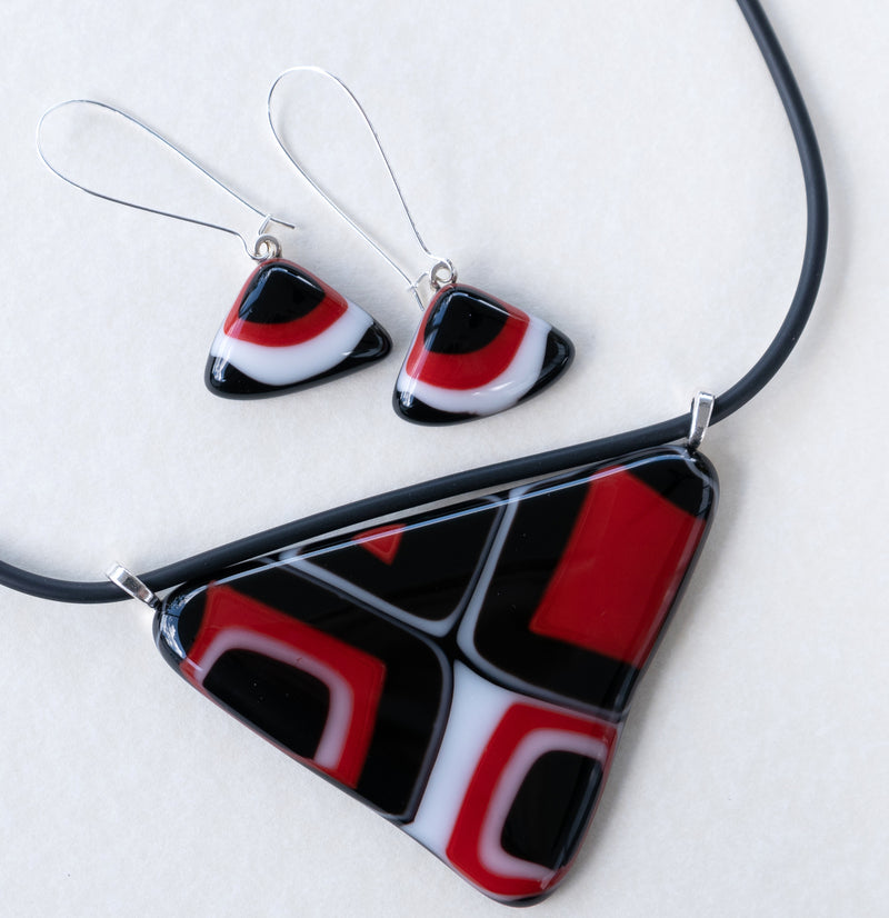 Black Red White | Drop earrings - Triangular 2